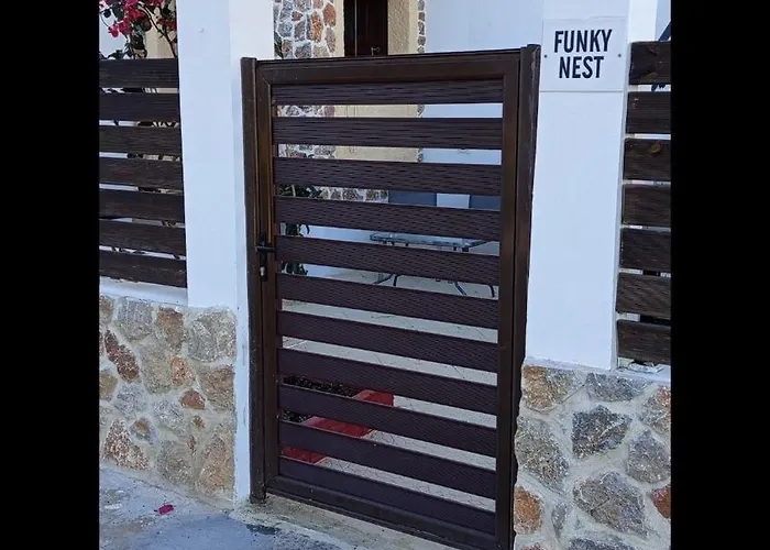 Апартаменты Funky Nest - A Cozy In Zipari Ziparion